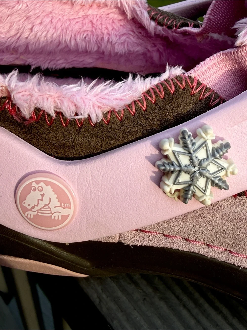 CROCS Dawson Big Kid’s Suede (w/Faux Fur Lining) Clog (Size: J2)(EUC)